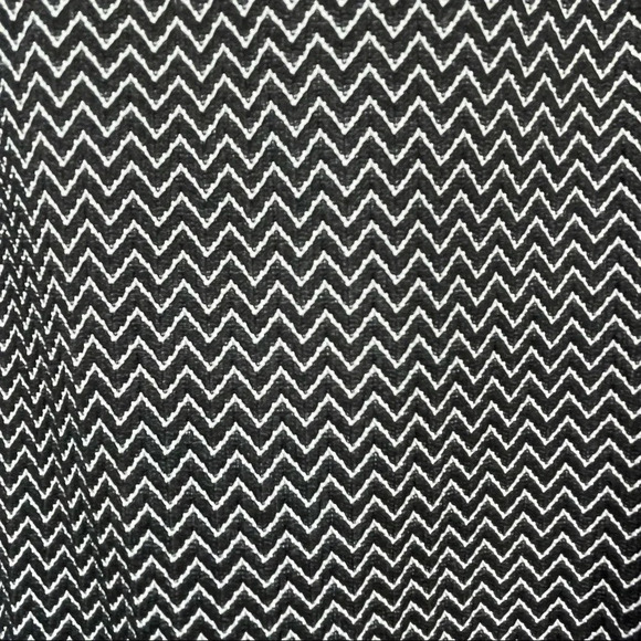 Armani Collezioni Black and white zip back skirt size 10 - Picture 5 of 7